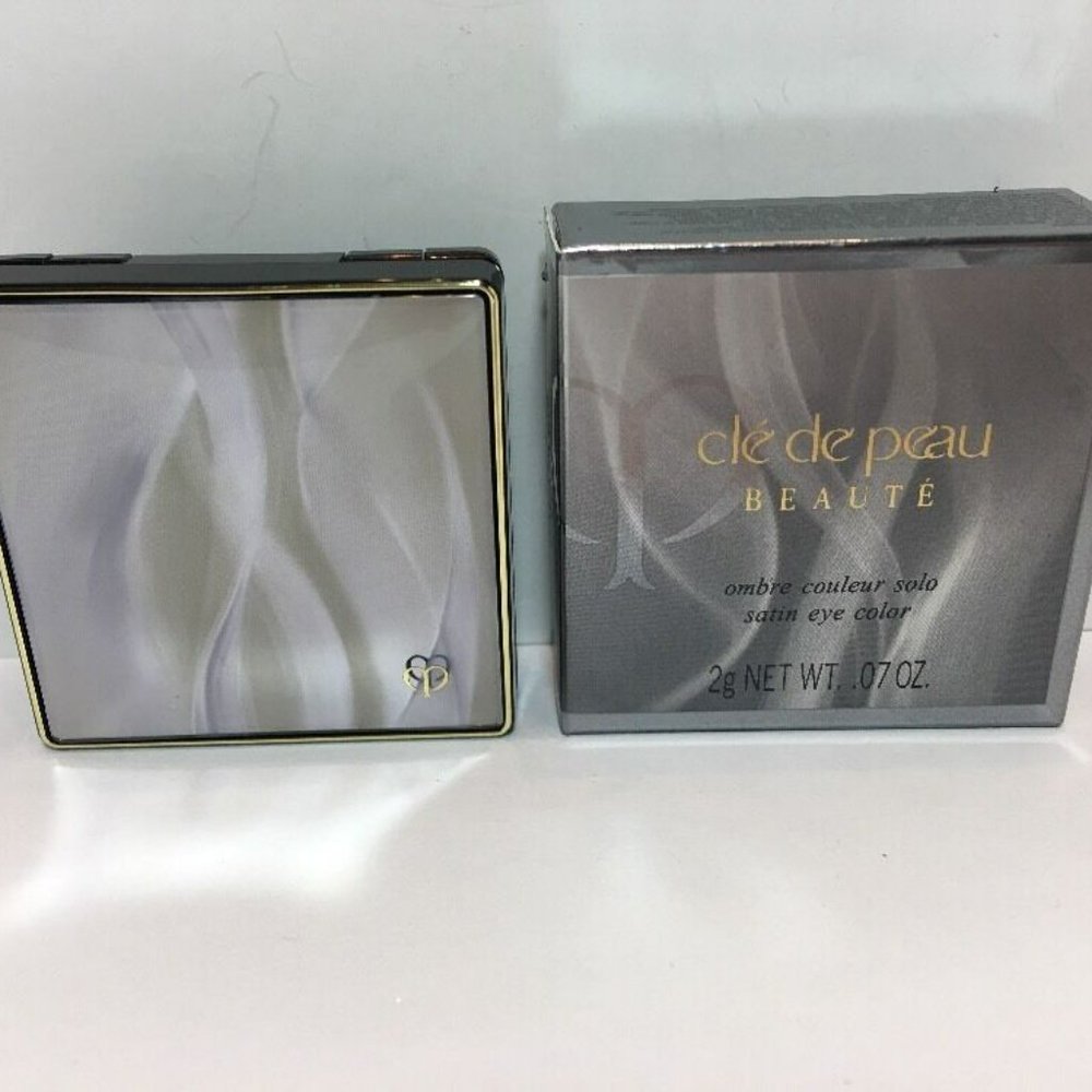 CLE DE PEAU - BEAUTE - SATIN EYE COLOR - 117 - BRUSH - .07 OZ - NEW AND BOXED - Picture 3 of 4